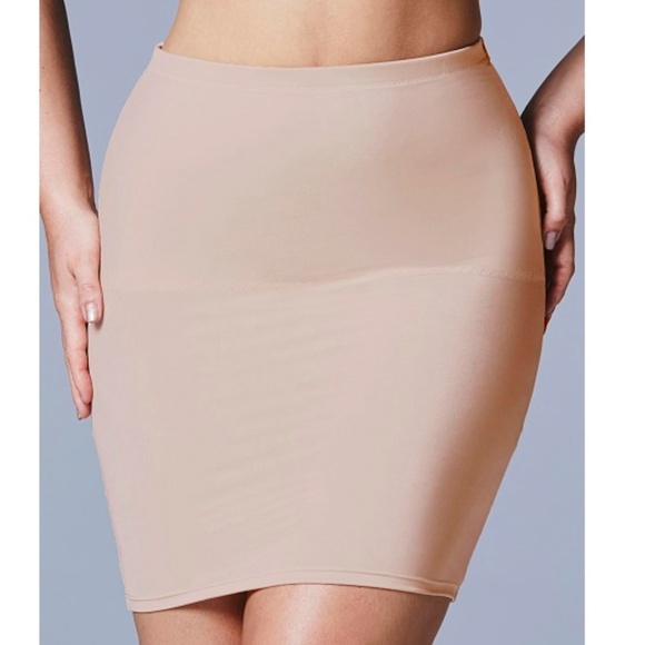 MAGISCULPT MEDIUM CONTROL FIT HALF SLIP SIZES 18W & 20W - NUDE (BRAND NEW) - Picture 1 of 3